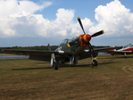 P51D Mustang, Jagdflugzeug aus dem 2.Weltkrieg, Bauzeit 1942-1948, im Hintergrund die DeHavilland DHC- Chipmunk.