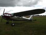 Die Cessna 195B auf dem Platz