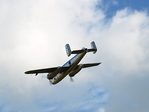 2 motoriger Bomber aus dem 2. Weltkrieg