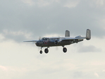 2 motoriger Bomber aus dem 2. Weltkrieg