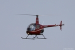 Sakuna Koy Kok vom Team Tango Bleu mit dem Hubschrauber Robinson R22 F-GHHT