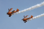 Die Breitling-Wingwalker sind in Großbritannien das einzige Team welches Wingwalking in Formation durchführt.