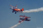 Spektakulär sieht es für die Zuschauer aus wenn die beiden Piloten Martyn Carrington und David Barell mit den Boeing PT-17 Kaydet aufeinander zu fliegen.