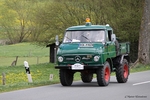 Dunkelgrüner Unimog