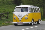 Gelb-Weißer VW-Bus